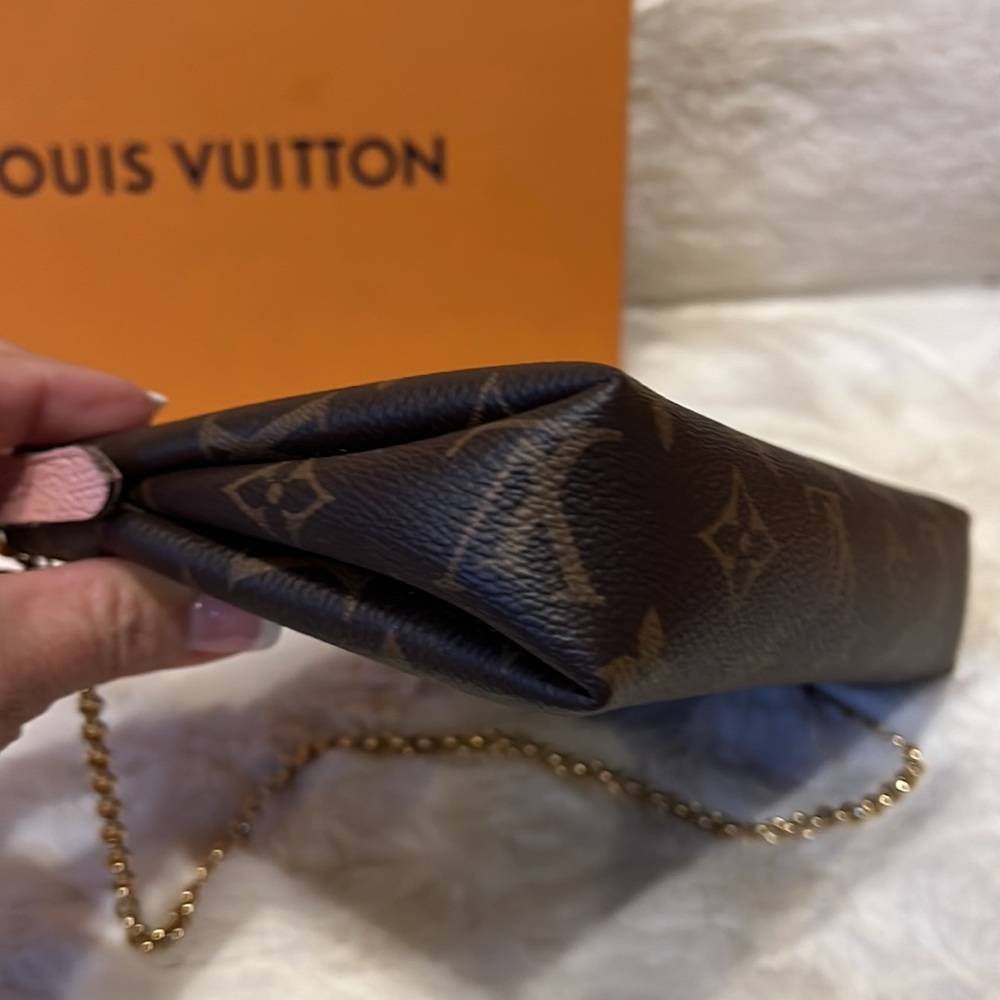 Authentic Louis Vuitton Pallas - Picture 4 of 16